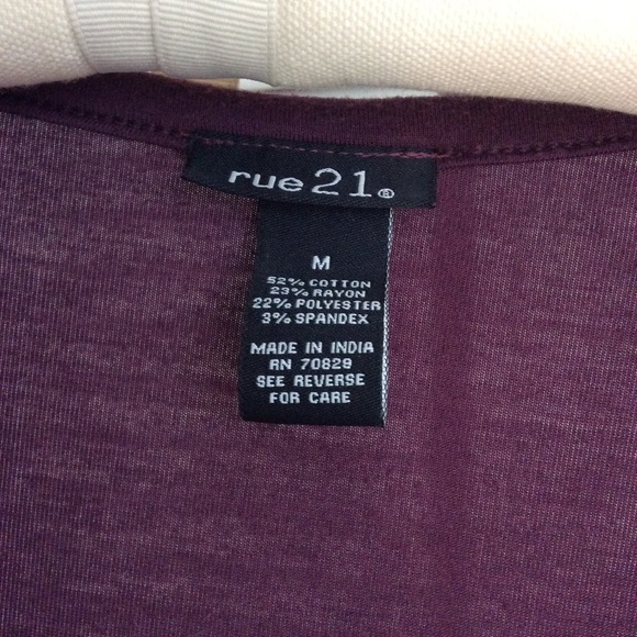 Rue 21 Hi/Lo T-Shirt - Picture 3 of 3